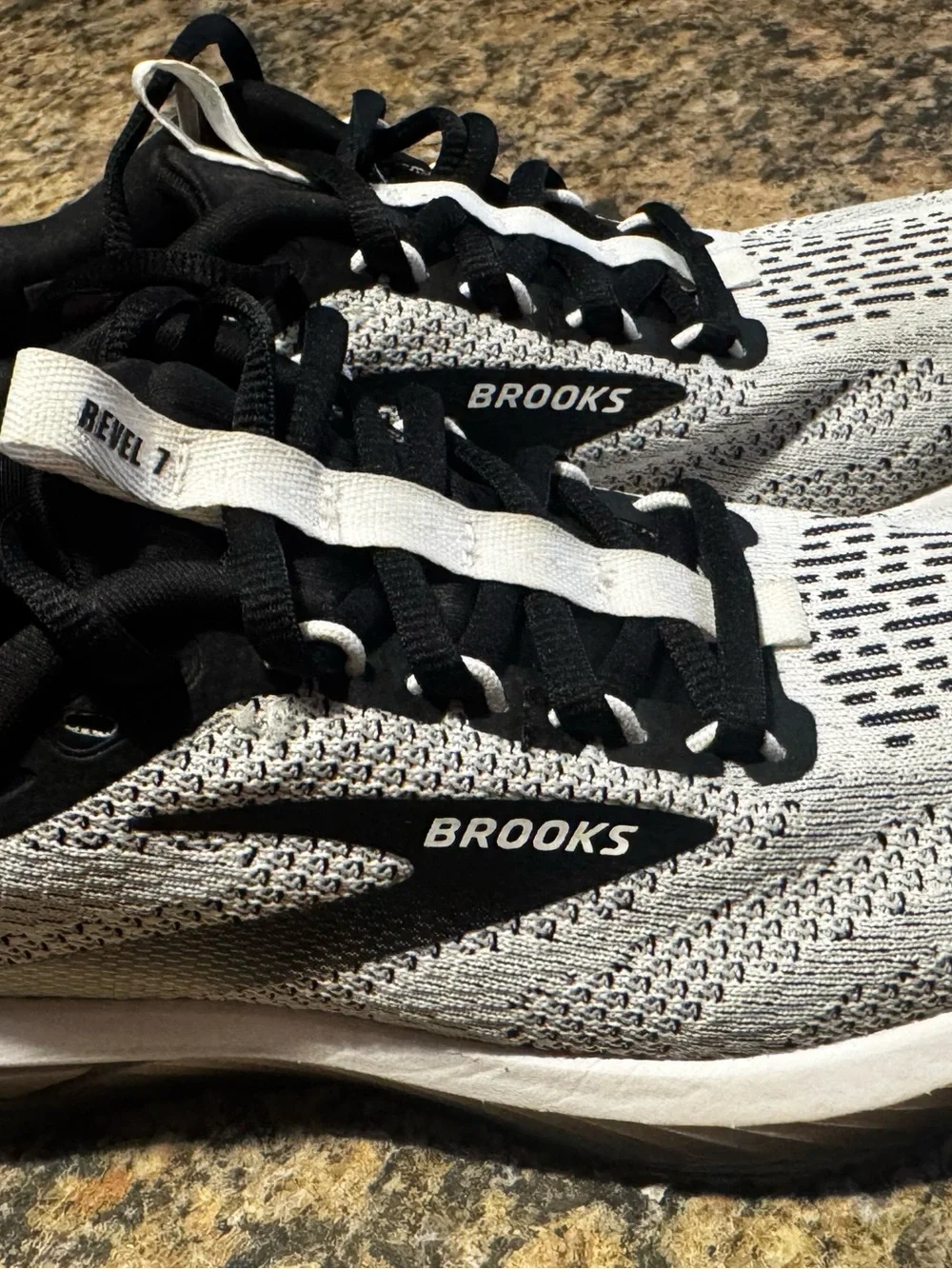 Sold Revel 7 White Black 120424 1B 121 Women's Running Shoes Size 6.5 Medium